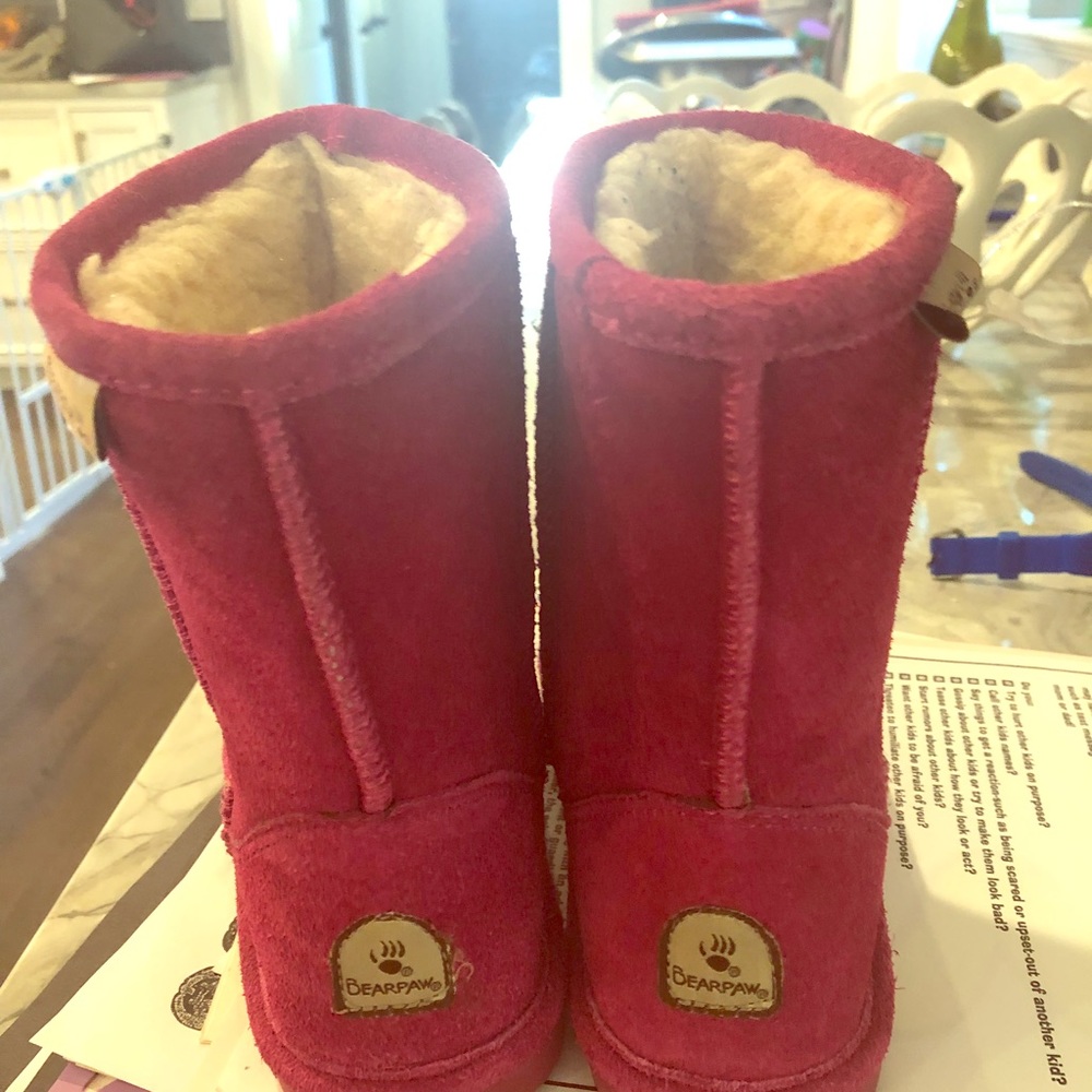 Hot pink girls bearpaw size 2 boots